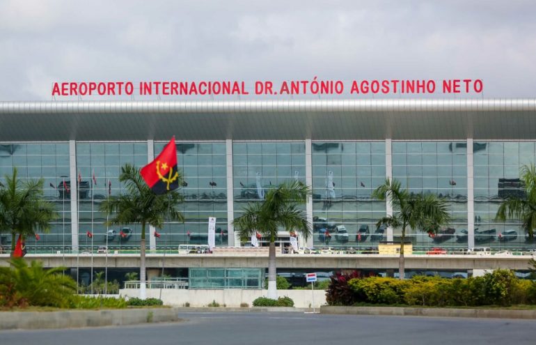 Angolano de 17 anos condenado a um ano de prisão por tentar viajar para França com passaporte brasileiro falso