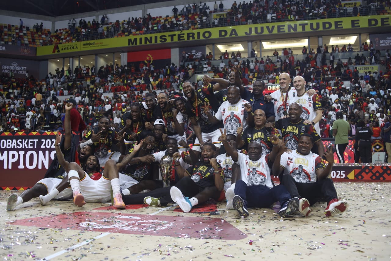 BAI premia heróis do Afrobasket com 25 milhões de Kz cada, e incluiu na lista Carlos Morais