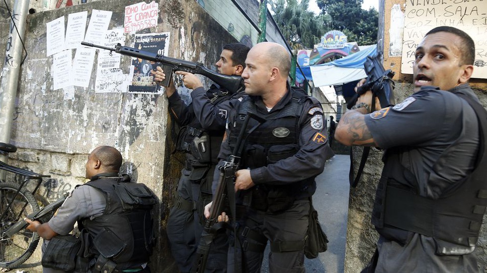 Rio de Janeiro recupera bónus para polícias que matem presumíveis criminosos