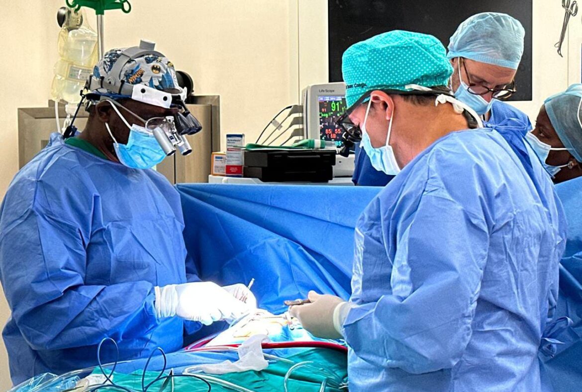 Hospital Dom Alexandre do Nascimento realiza primeiras cirurgias de cateterismo cardíaco pediátrico