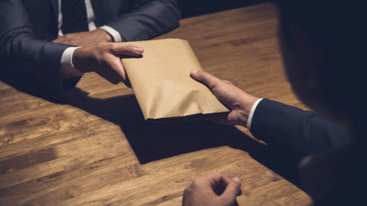 Cidadãos ligados ao sector das Pescas pedem exoneração do director nacional de fiscalização pesqueira do Ministério. Actos de corrupção e desvio de seis processos ditam a “decisão”