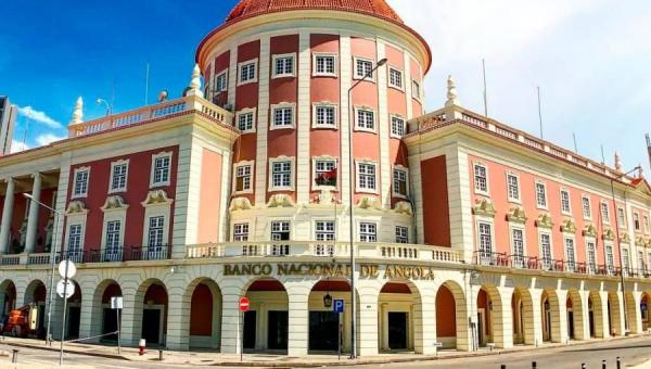 Banco de Portugal quer alargar cooperação com Banco Nacional de Angola